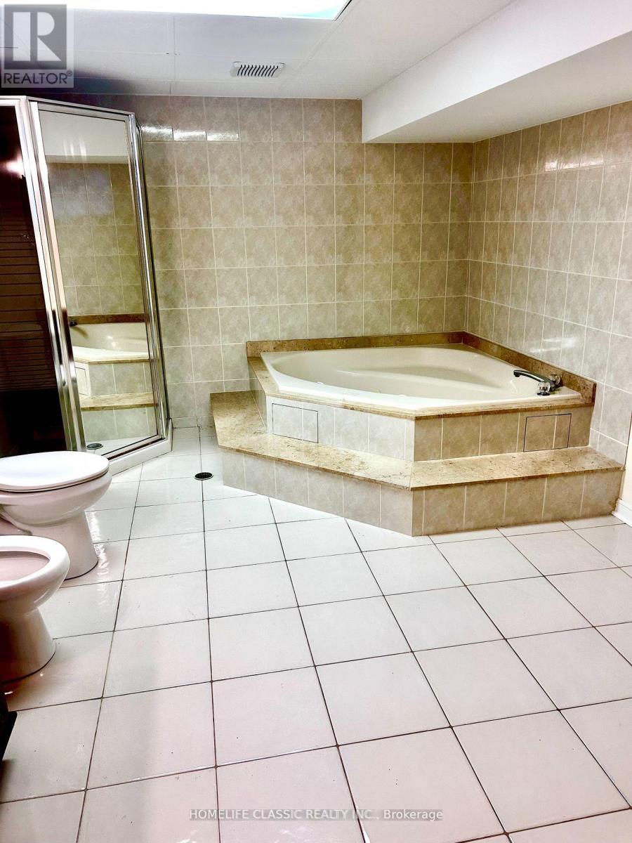 4142 Fieldgate Dr W Drive E, Mississauga, Ontario  L4W 2C5 - Photo 19 - W12448511