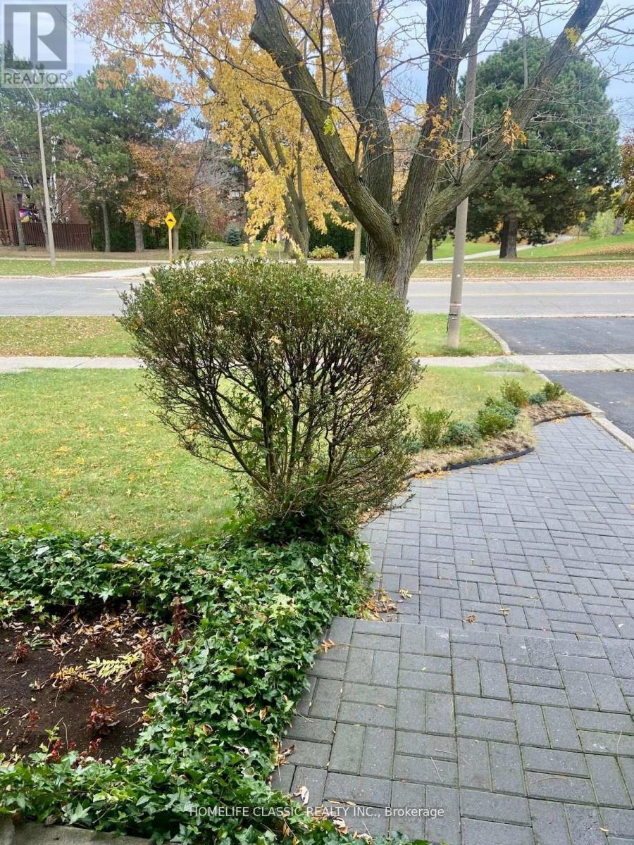 4142 Fieldgate Dr W Drive E, Mississauga, Ontario  L4W 2C5 - Photo 4 - W12448511