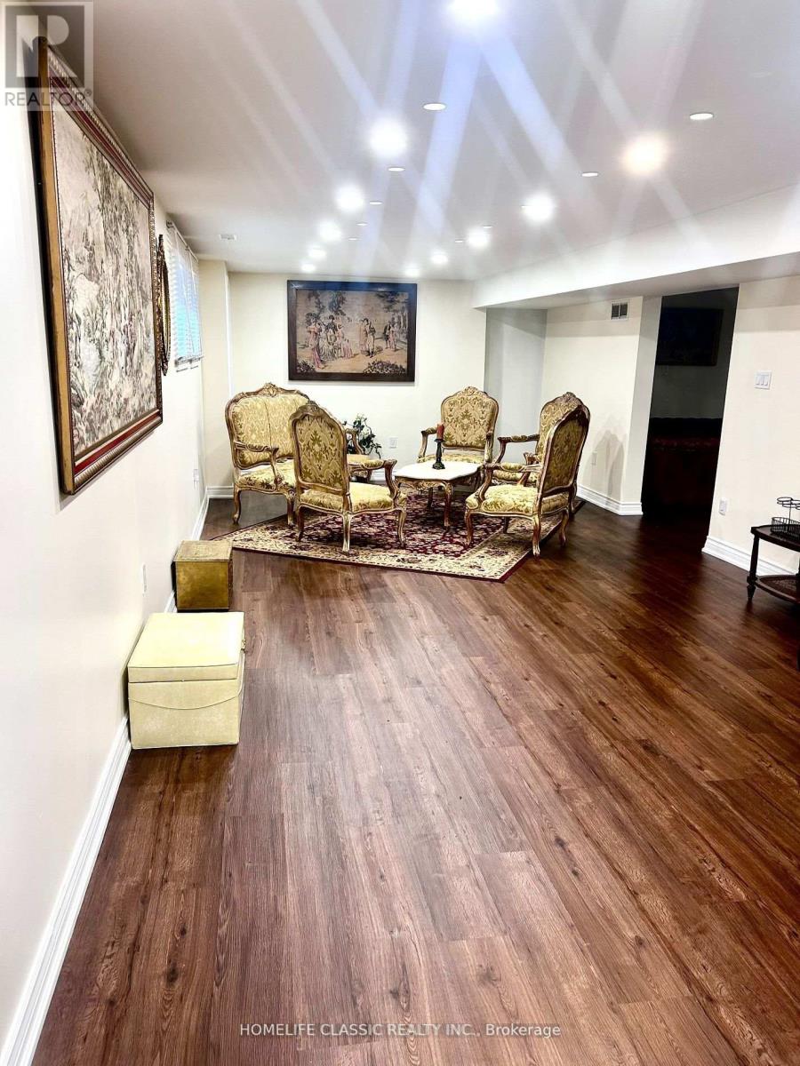 4142 Fieldgate Dr W Drive E, Mississauga, Ontario  L4W 2C5 - Photo 5 - W12448511