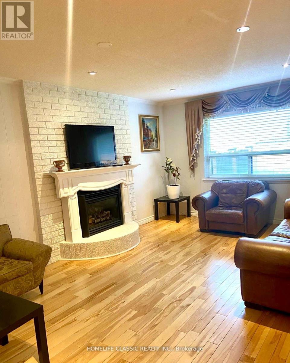 4142 Fieldgate Dr W Drive E, Mississauga, Ontario  L4W 2C5 - Photo 7 - W12448511