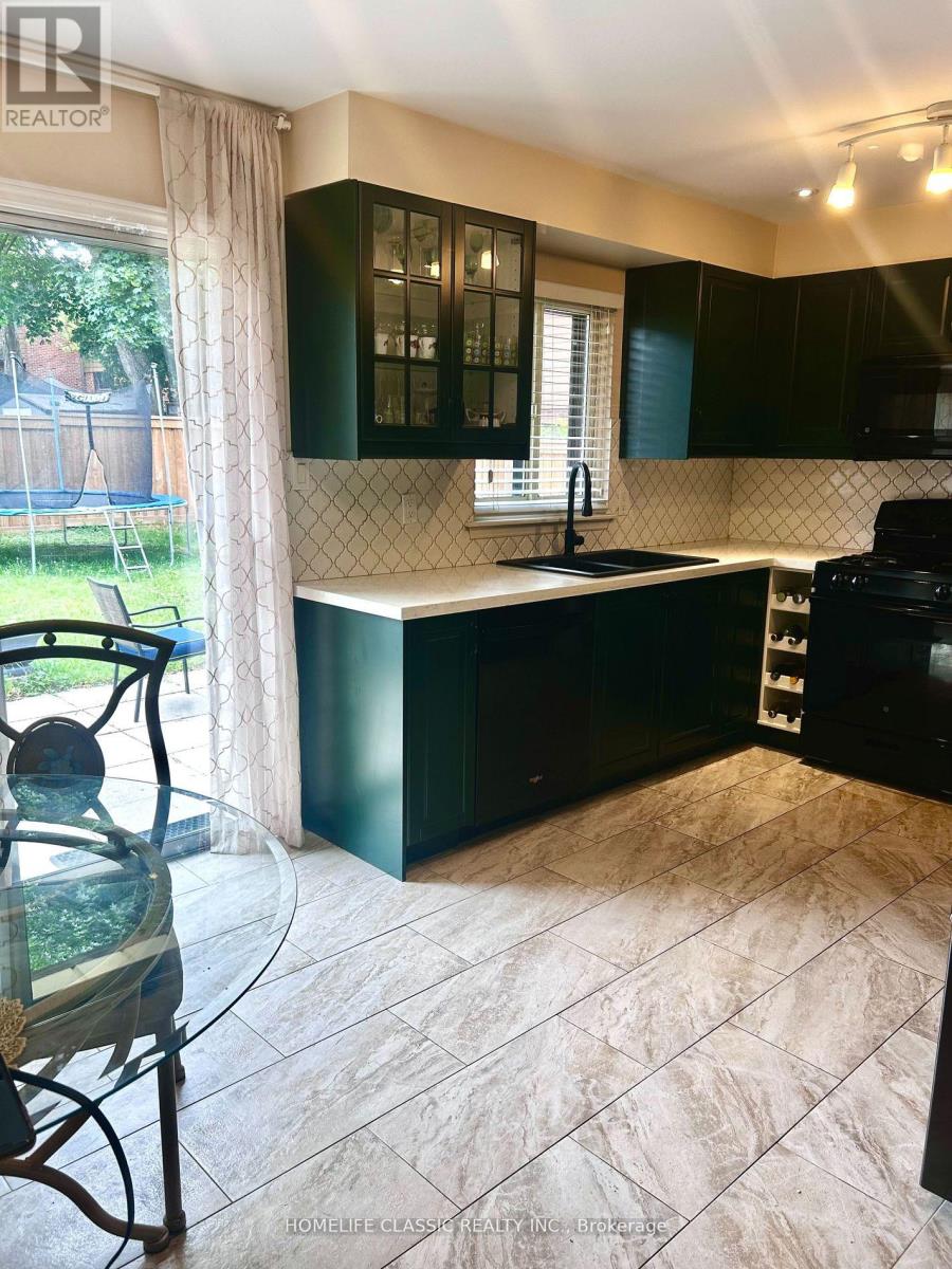 4142 Fieldgate Dr W Drive E, Mississauga, Ontario  L4W 2C5 - Photo 8 - W12448511