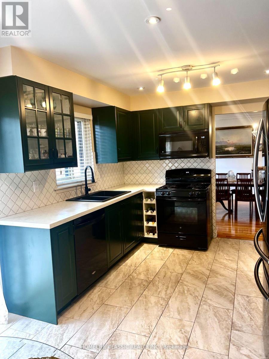 4142 Fieldgate Dr W Drive E, Mississauga, Ontario  L4W 2C5 - Photo 9 - W12448511