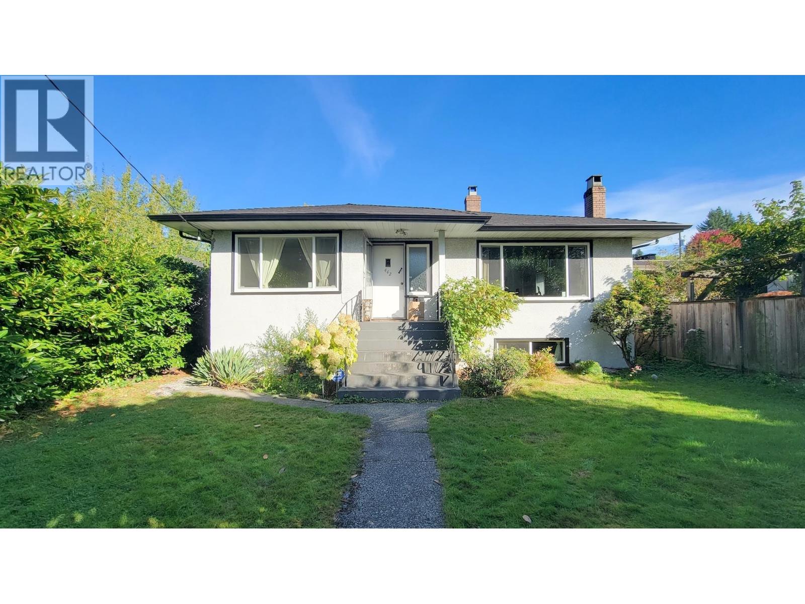 442 W 23rd Street, North Vancouver, British Columbia  V7M 2B7 - Photo 2 - R3047126