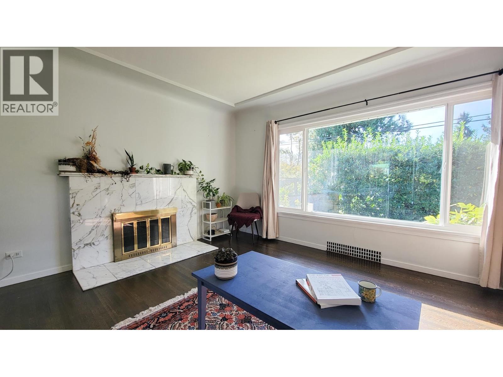 442 W 23RD STREET, North Vancouver, British Columbia