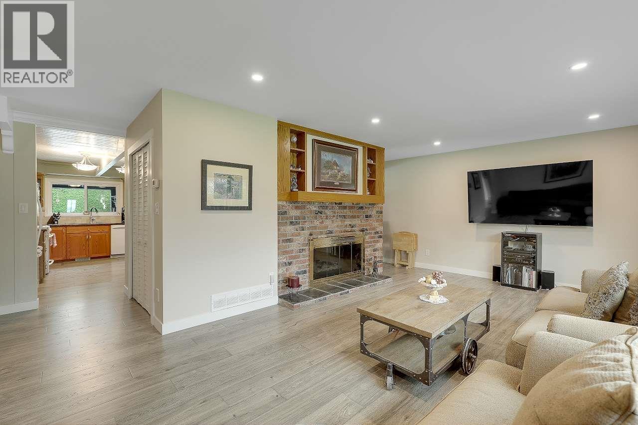 20214 Patterson Avenue, Maple Ridge, British Columbia  V2X 2P4 - Photo 3 - R3055838