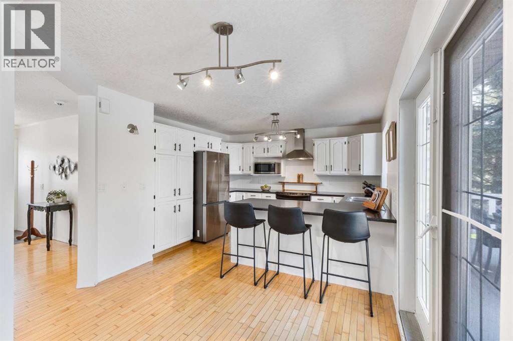 2 Riverside Place, Cochrane, Alberta  T4C 1J6 - Photo 14 - A2255683
