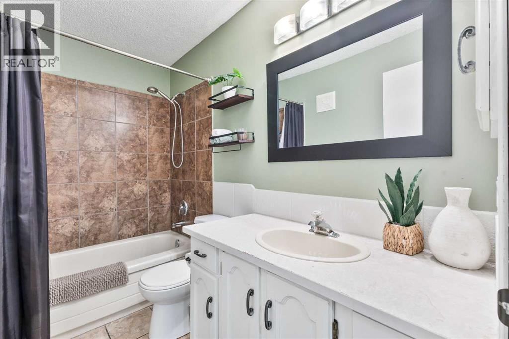 2 Riverside Place, Cochrane, Alberta  T4C 1J6 - Photo 39 - A2255683