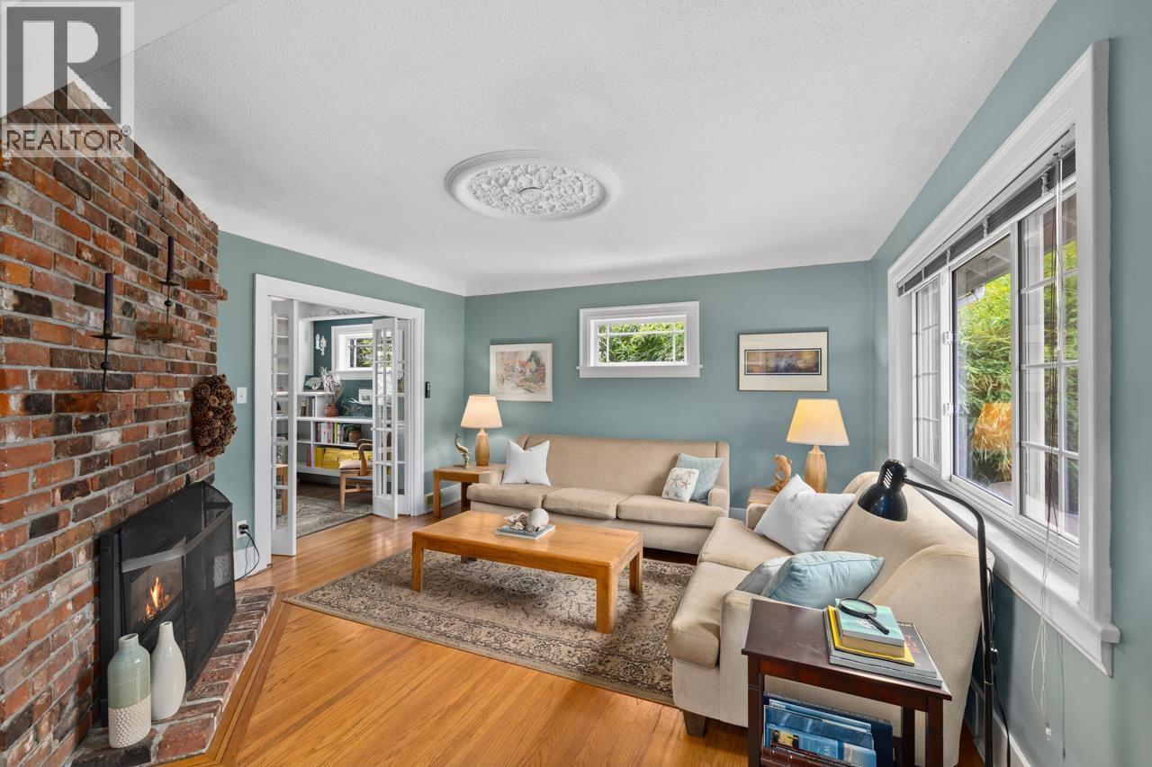723 E 4th Street, North Vancouver, British Columbia  V7L 1K1 - Photo 3 - R3055995