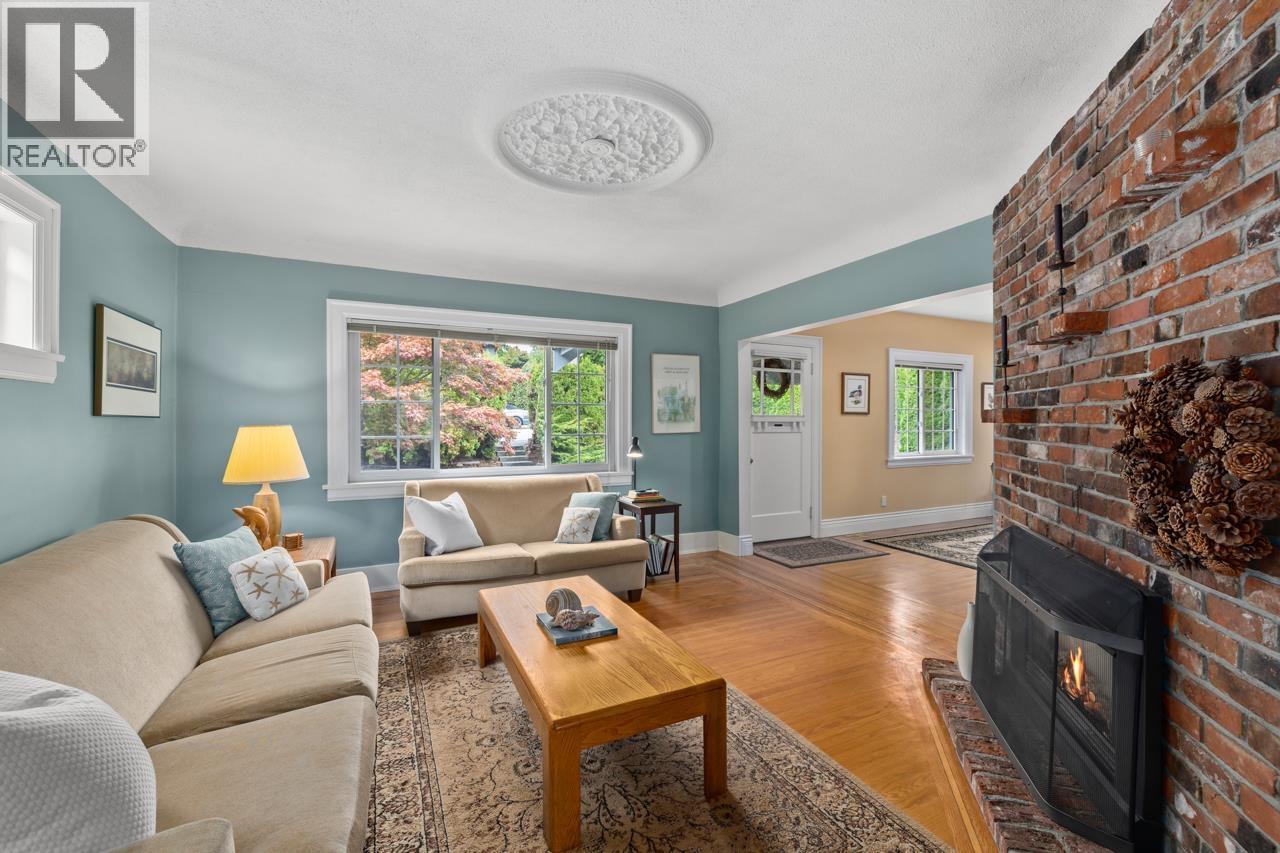 723 E 4th Street, North Vancouver, British Columbia  V7L 1K1 - Photo 4 - R3055995