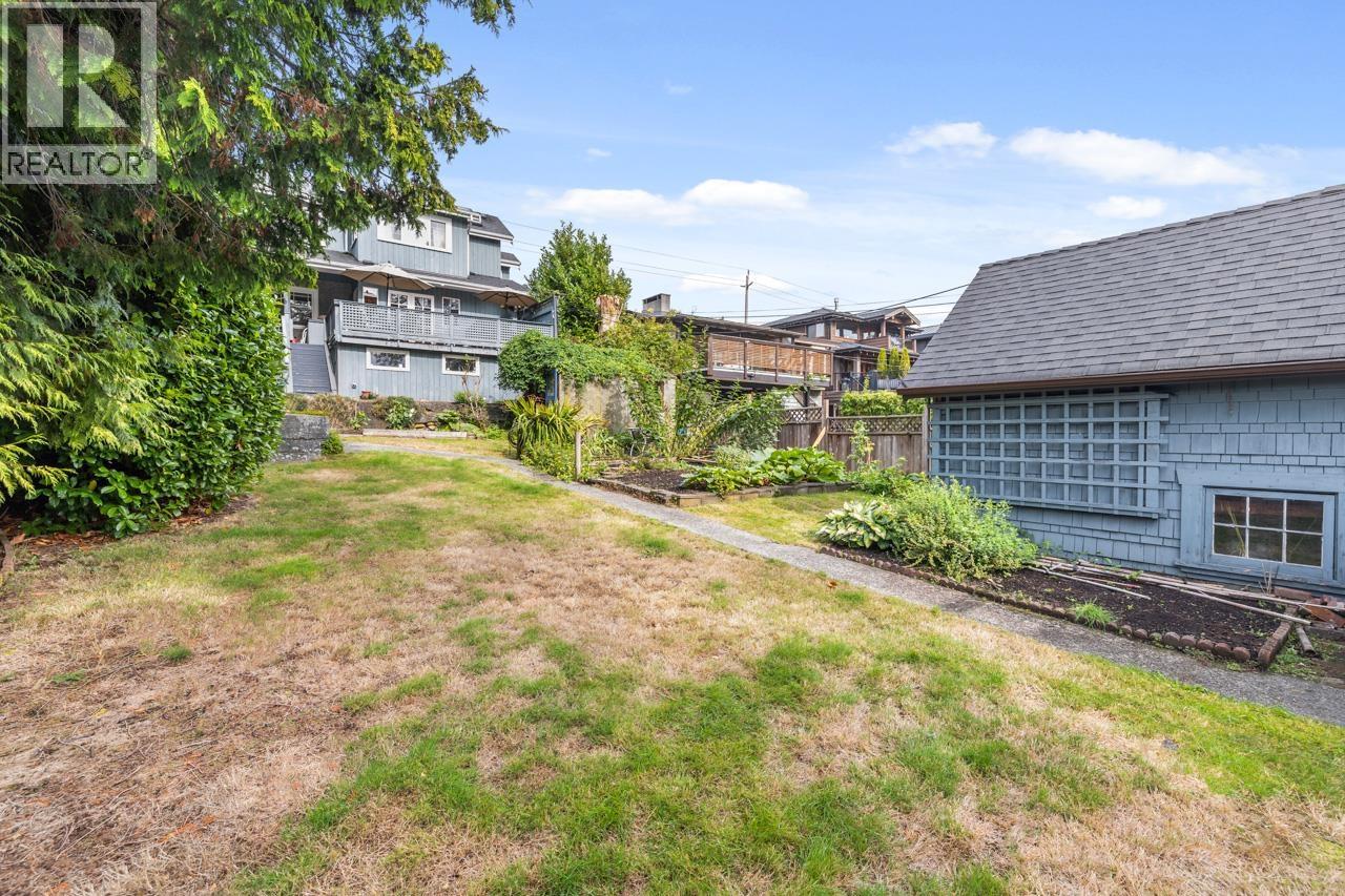 723 E 4th Street, North Vancouver, British Columbia  V7L 1K1 - Photo 39 - R3055995
