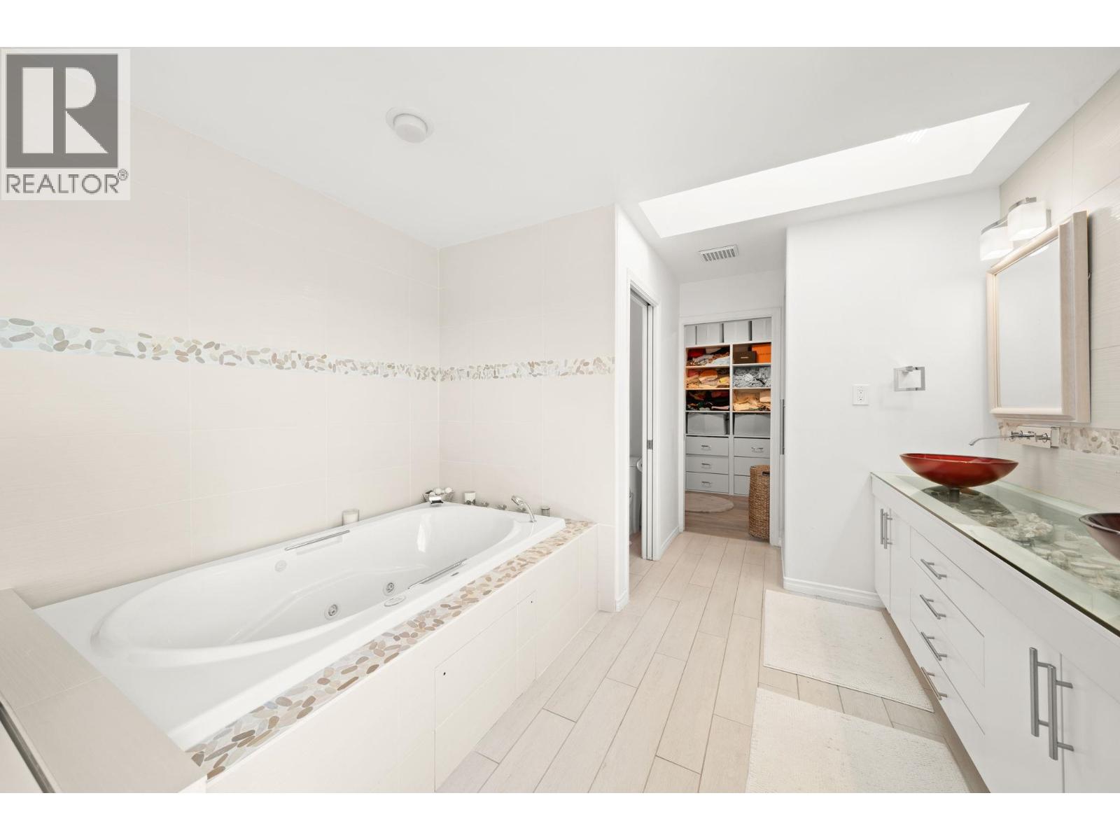 2258 Sorrento Drive, Coquitlam, British Columbia  V3K 6P4 - Photo 22 - R3055993