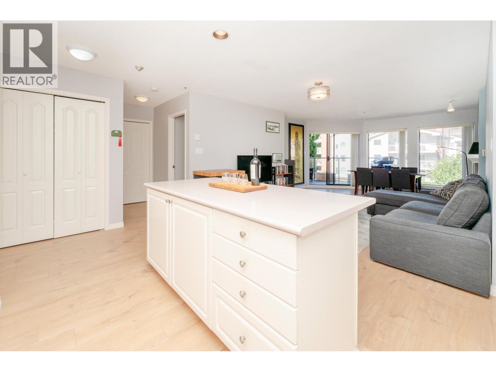 302 2968 Burlington Drive, Coquitlam, British Columbia  V3B 7N4 - Photo 4 - R3055930