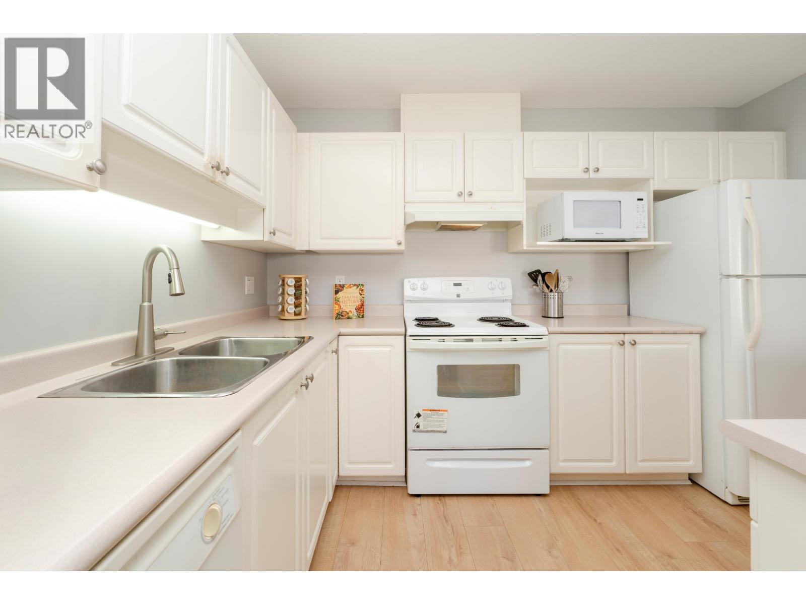 302 2968 Burlington Drive, Coquitlam, British Columbia  V3B 7N4 - Photo 3 - R3055930
