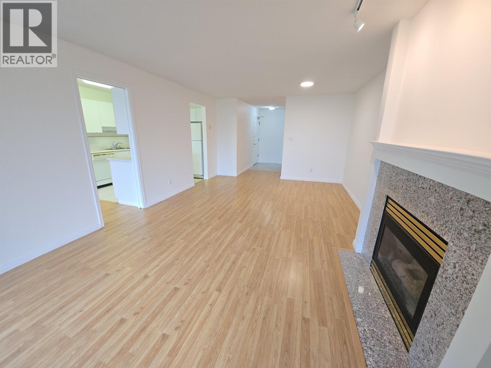 401 5899 Wilson Avenue, Burnaby, British Columbia  V5H 4R9 - Photo 2 - R3055653
