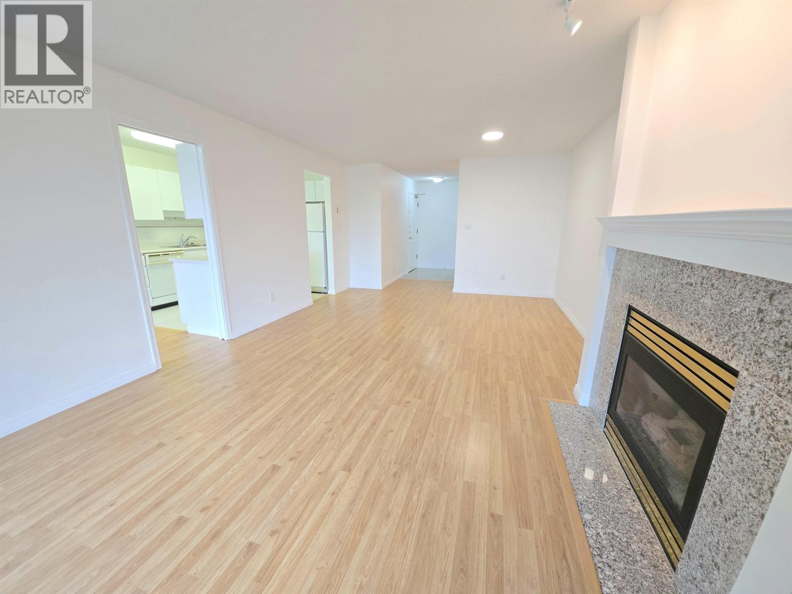 401 5899 Wilson Avenue, Burnaby, British Columbia  V5H 4R9 - Photo 4 - R3055653