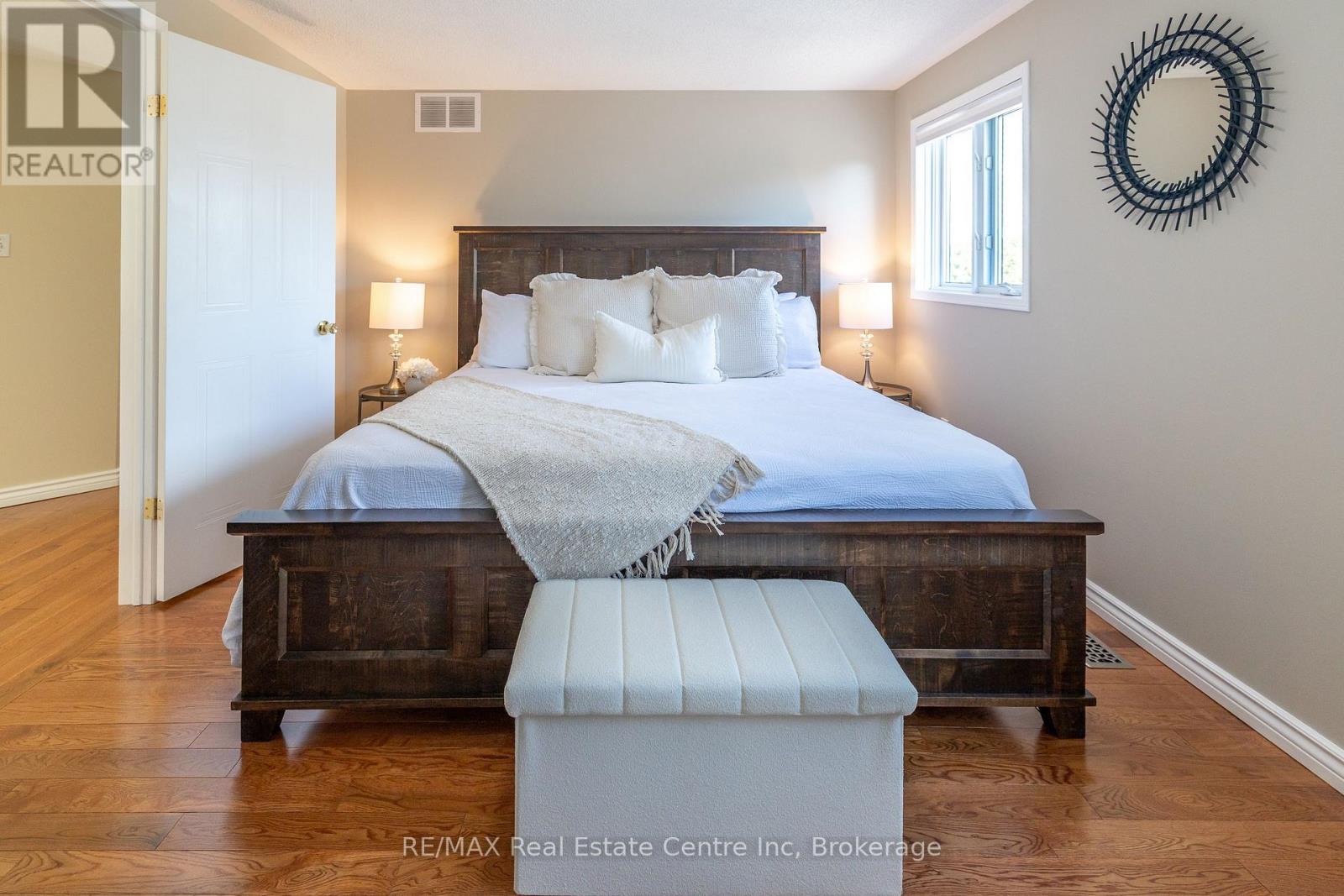 31 Bushmills Crescent, Guelph (Willow West/sugarbush/west Acres), Ontario  N1K 1T6 - Photo 16 - X12448532