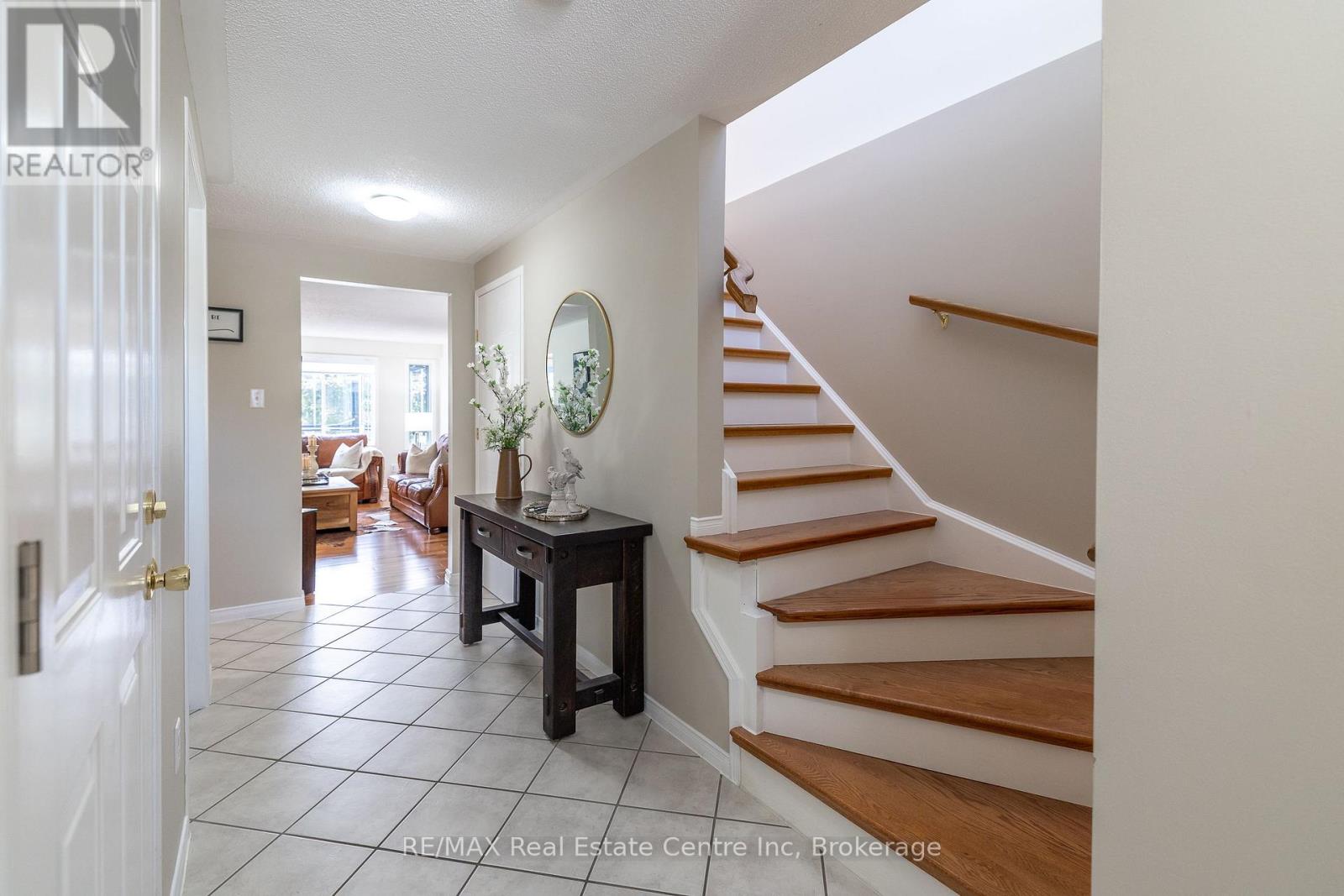 31 Bushmills Crescent, Guelph (Willow West/sugarbush/west Acres), Ontario  N1K 1T6 - Photo 5 - X12448532