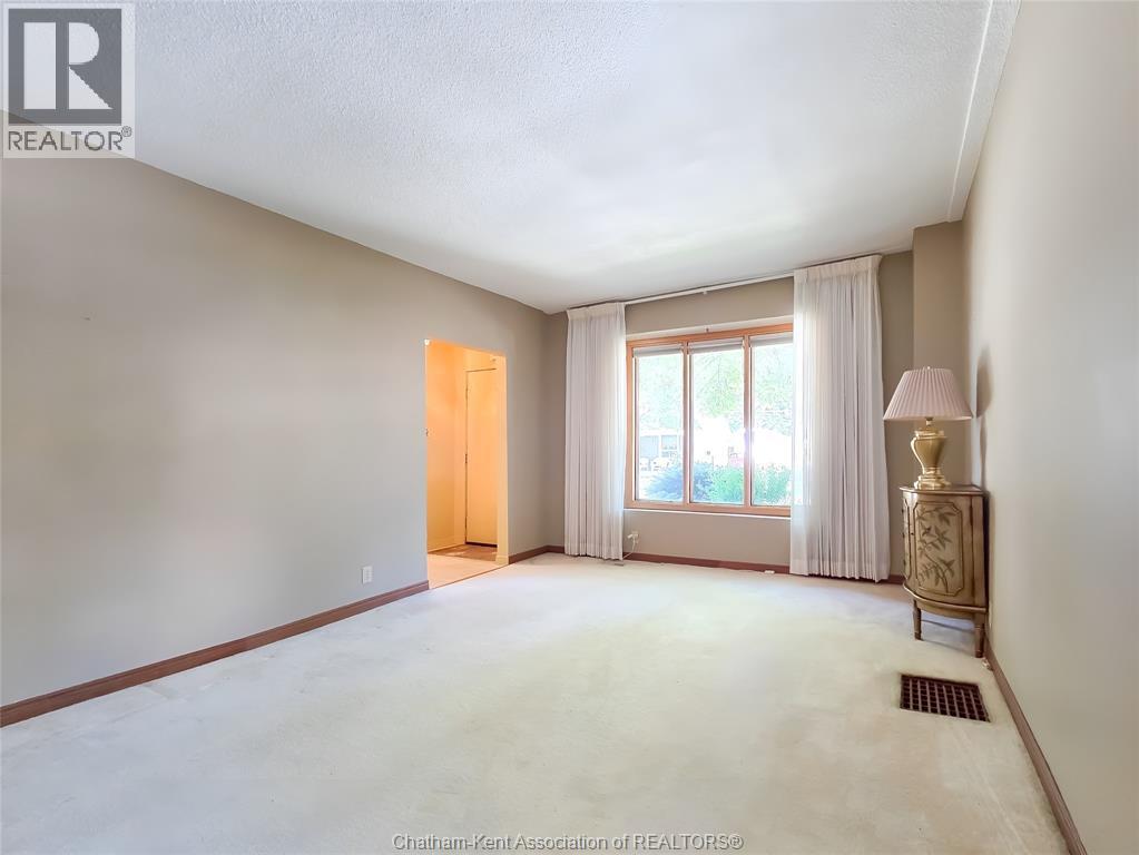 74 Amelia Street, Chatham, Ontario  N7L 2B8 - Photo 6 - 25025383