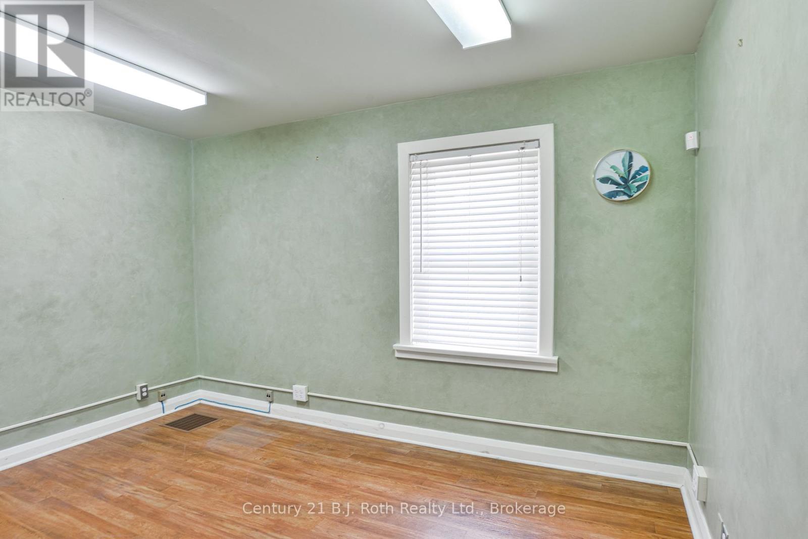 332 Mississaga Street W, Orillia, Ontario  L3V 3C1 - Photo 10 - S12448568