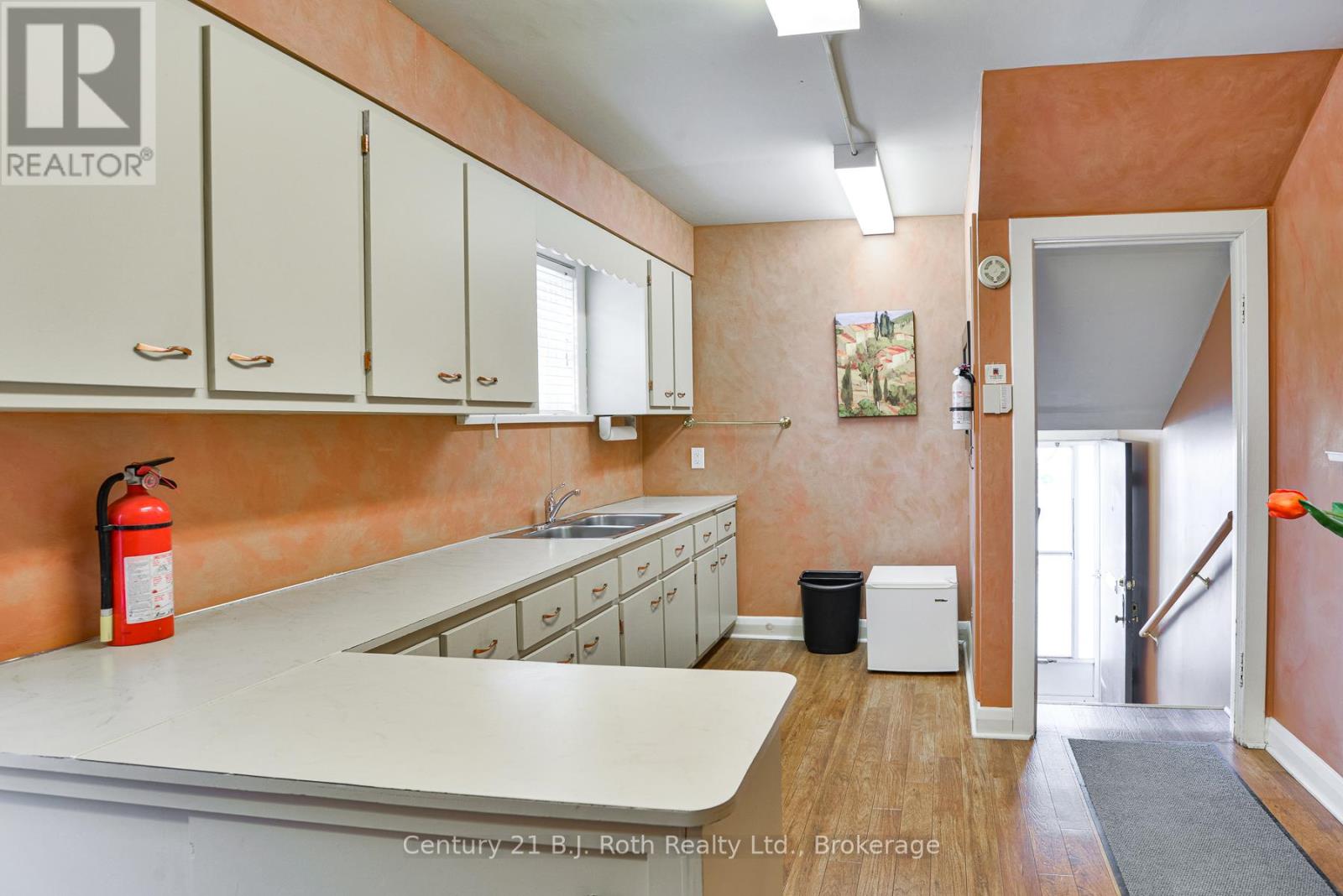 332 Mississaga Street W, Orillia, Ontario  L3V 3C1 - Photo 3 - S12448568