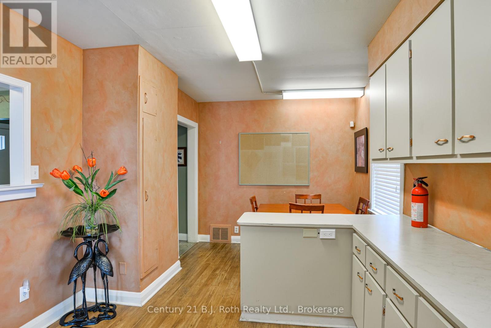 332 Mississaga Street W, Orillia, Ontario  L3V 3C1 - Photo 4 - S12448568