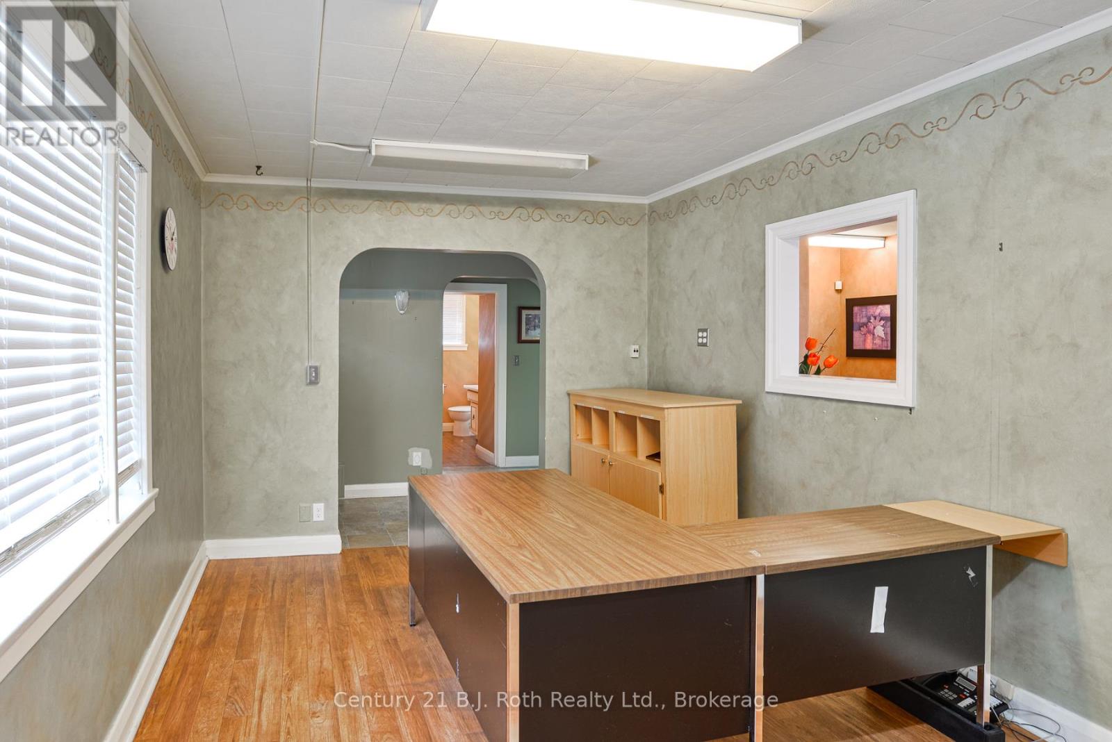 332 Mississaga Street W, Orillia, Ontario  L3V 3C1 - Photo 8 - S12448568