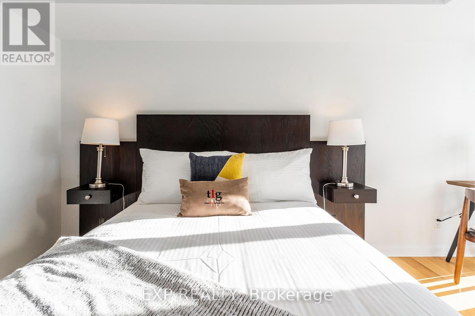 3205 - 210 Victoria Street, Toronto, Ontario  M5B 2R3 - Photo 3 - C12448539
