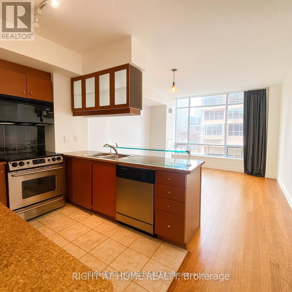 308e - 500 Queens Quay W, Toronto, Ontario  M5V 3K8 - Photo 2 - C12448546