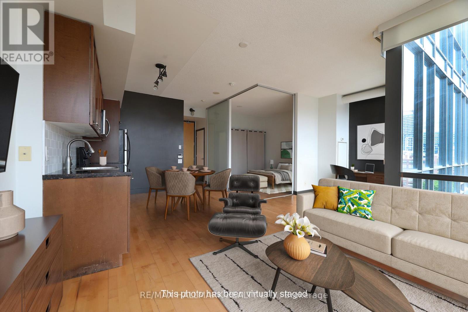 817 - 33 Mill Street, Toronto, Ontario  M5A 3R3 - Photo 2 - C12448552
