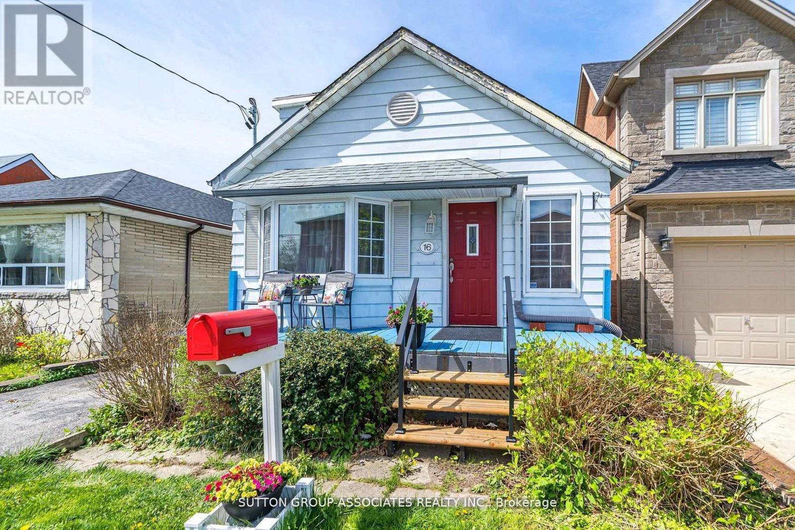 16 North Bonnington Avenue, Toronto, Ontario  M1K 1X2 - Photo 1 - E12448528