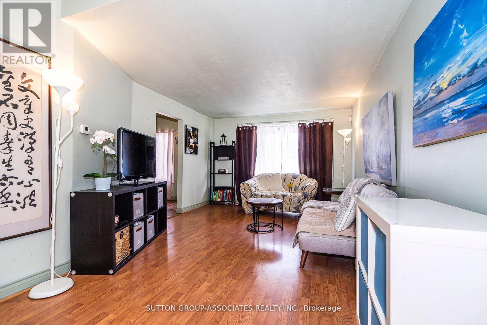 16 North Bonnington Avenue, Toronto, Ontario  M1K 1X2 - Photo 11 - E12448528