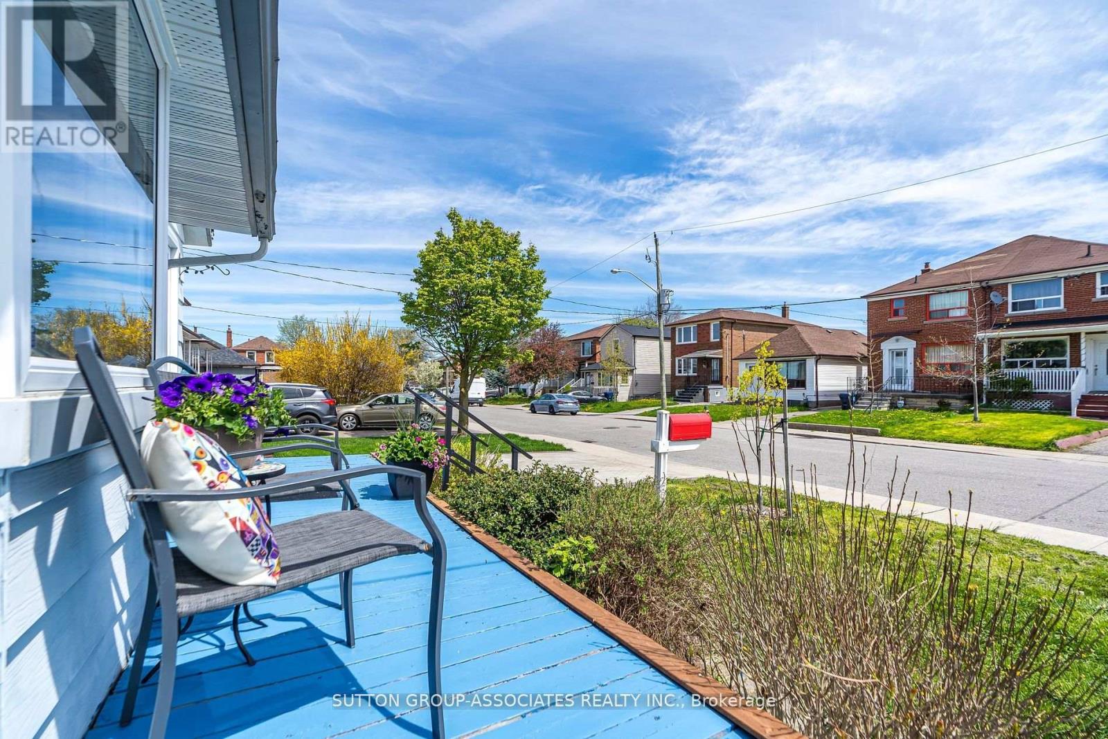 16 North Bonnington Avenue, Toronto, Ontario  M1K 1X2 - Photo 2 - E12448528