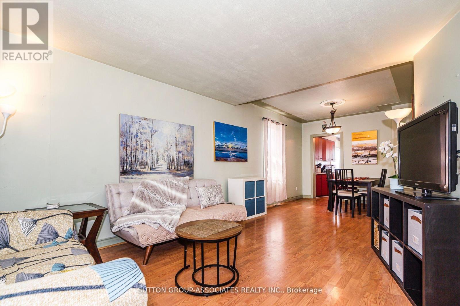 16 North Bonnington Avenue, Toronto, Ontario  M1K 1X2 - Photo 8 - E12448528