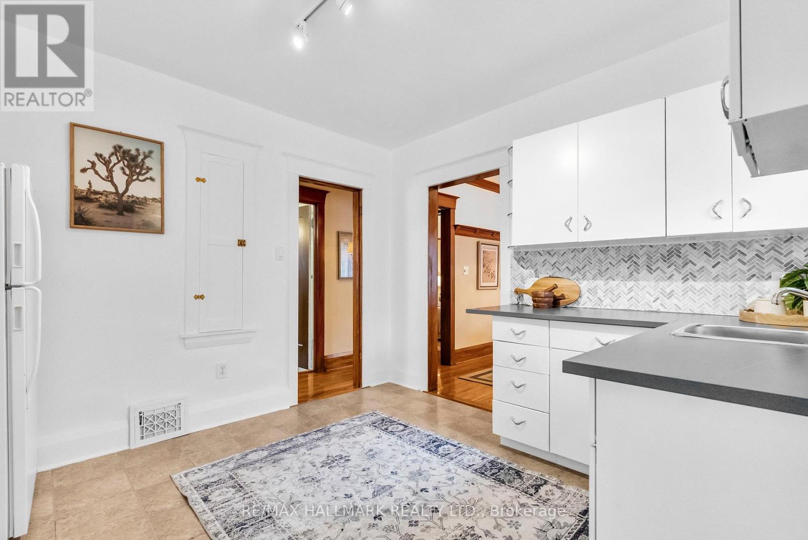 2099 Gerrard Street E, Toronto, Ontario  M4E 2B9 - Photo 14 - E12448564