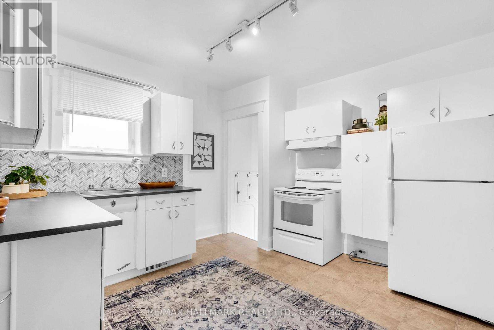 2099 Gerrard Street E, Toronto, Ontario  M4E 2B9 - Photo 15 - E12448564