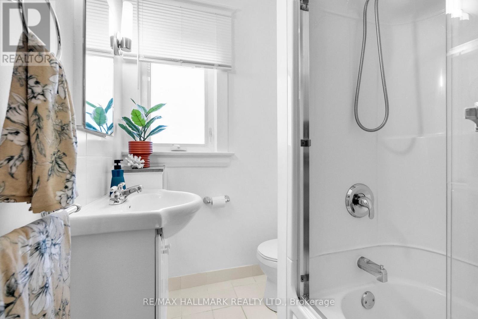 2099 Gerrard Street E, Toronto, Ontario  M4E 2B9 - Photo 24 - E12448564