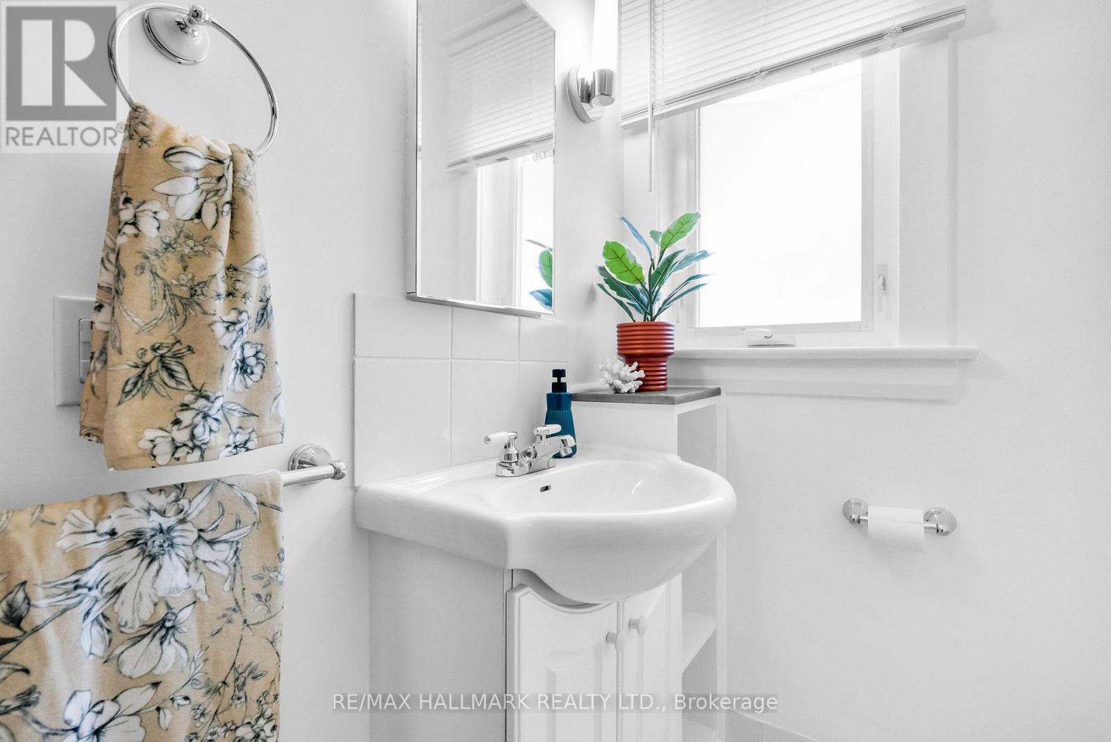 2099 Gerrard Street E, Toronto, Ontario  M4E 2B9 - Photo 25 - E12448564