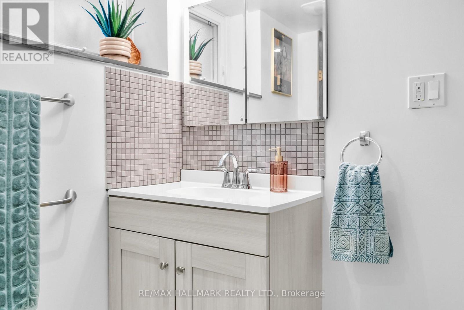 2099 Gerrard Street E, Toronto, Ontario  M4E 2B9 - Photo 42 - E12448564