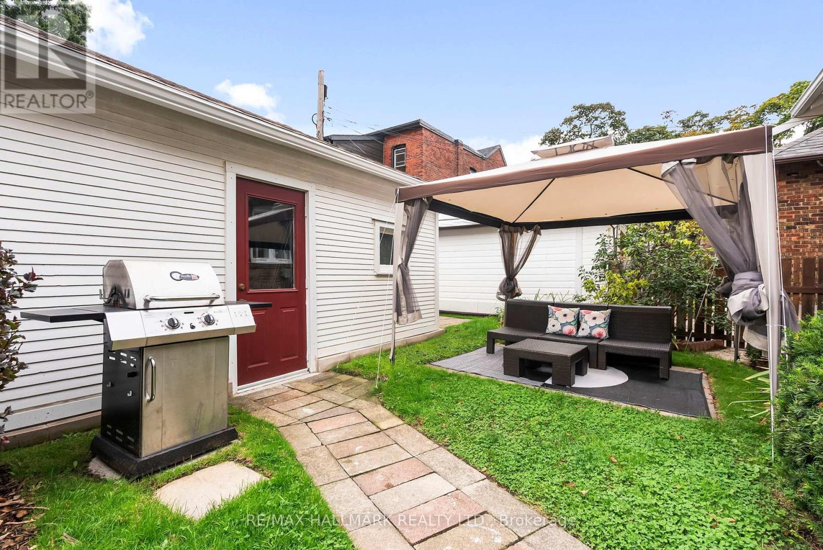 2099 Gerrard Street E, Toronto, Ontario  M4E 2B9 - Photo 43 - E12448564