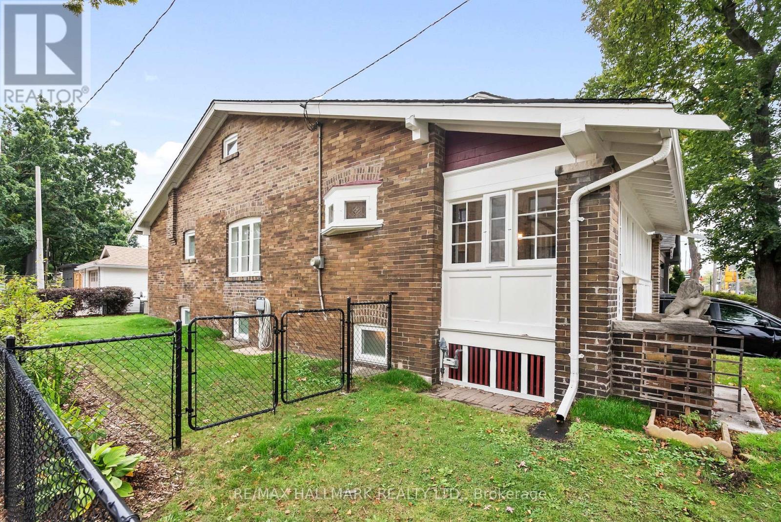 2099 Gerrard Street E, Toronto, Ontario  M4E 2B9 - Photo 46 - E12448564