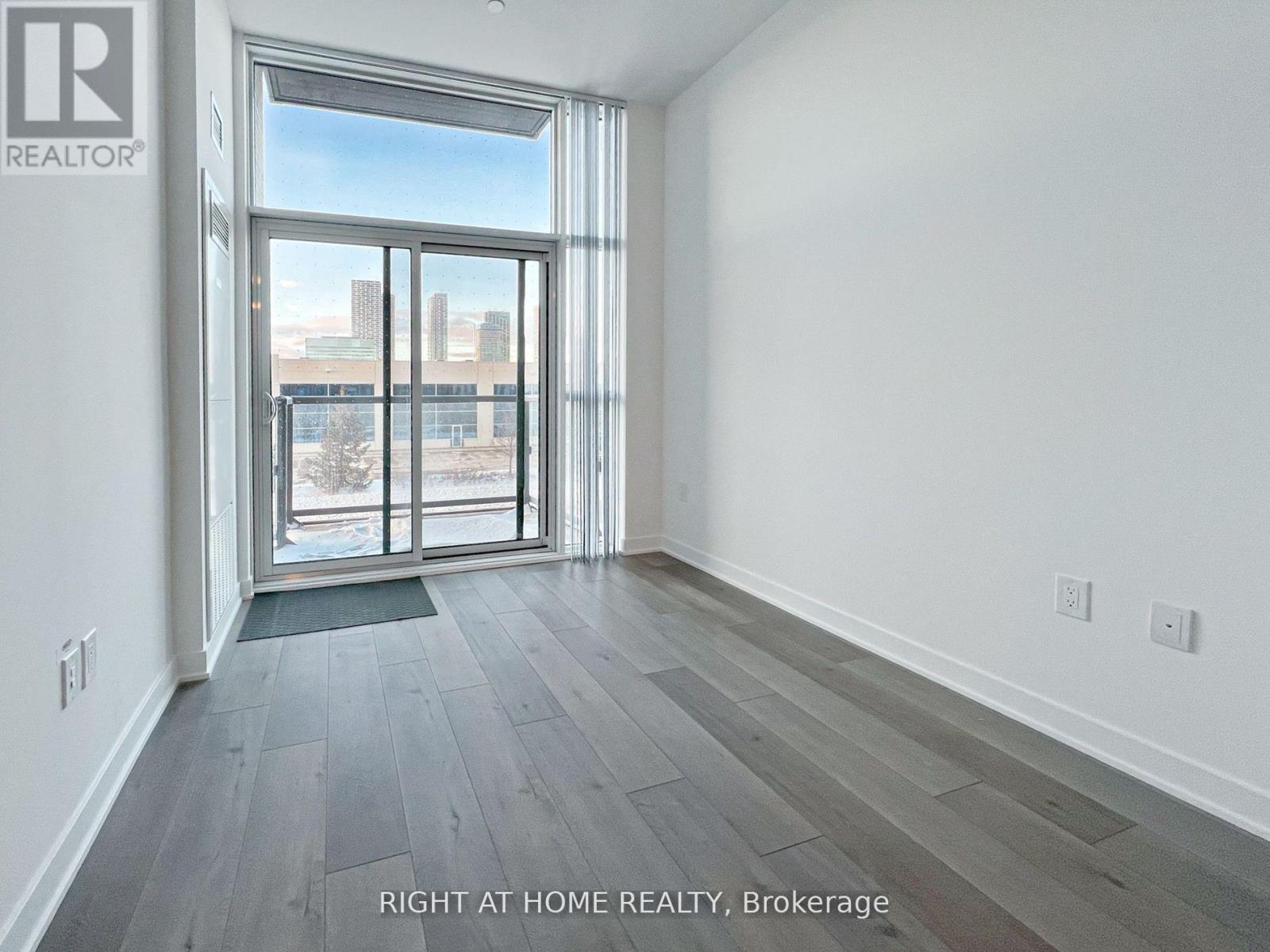 215 - 38 Honeycrisp Crescent, Vaughan, Ontario  L4K 0M8 - Photo 3 - N12448547