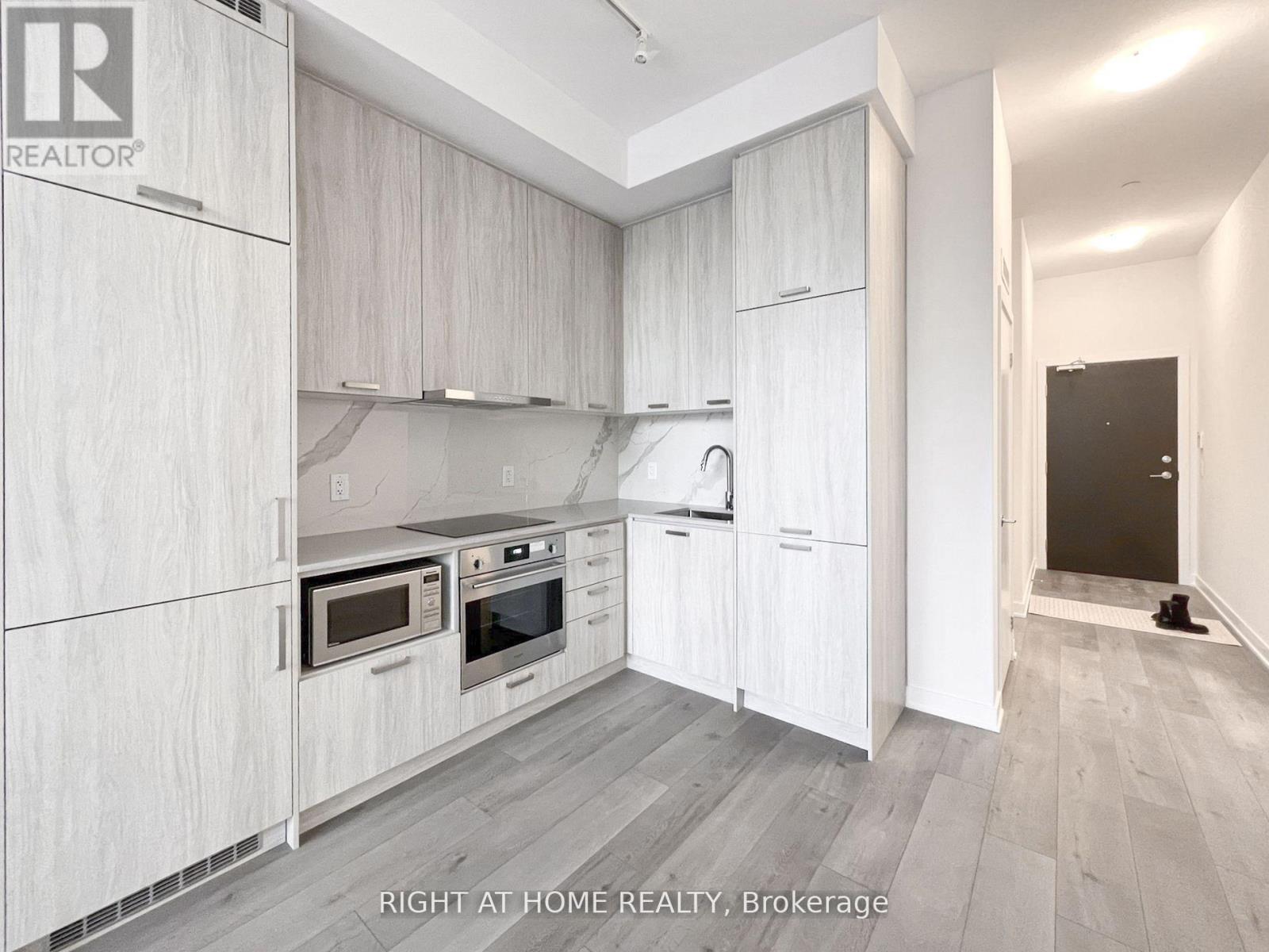 215 - 38 Honeycrisp Crescent, Vaughan, Ontario  L4K 0M8 - Photo 4 - N12448547