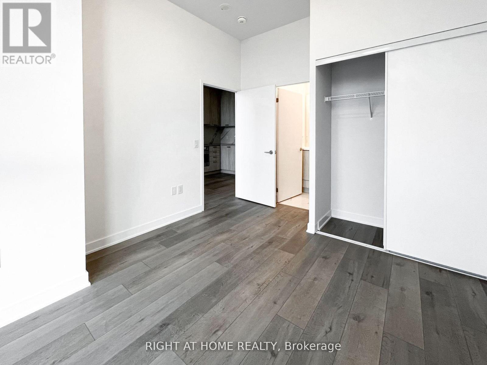 215 - 38 Honeycrisp Crescent, Vaughan, Ontario  L4K 0M8 - Photo 6 - N12448547