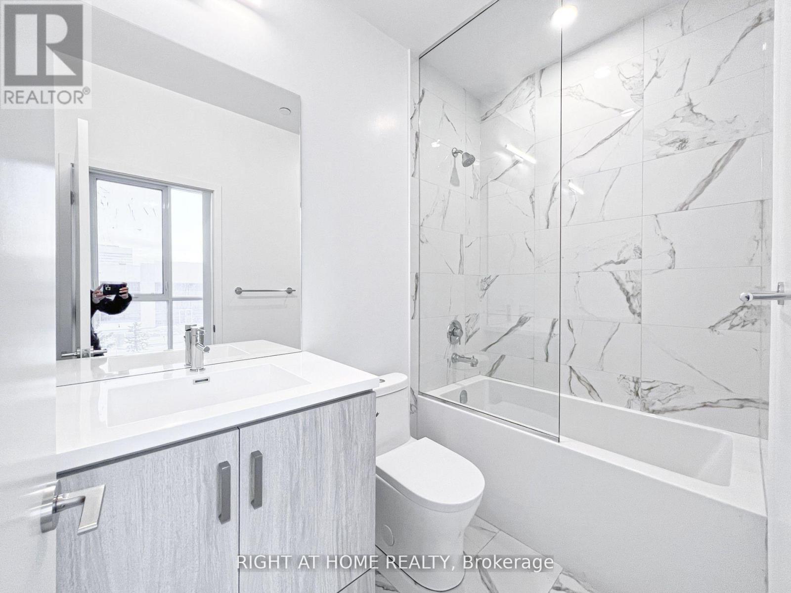 215 - 38 Honeycrisp Crescent, Vaughan, Ontario  L4K 0M8 - Photo 7 - N12448547