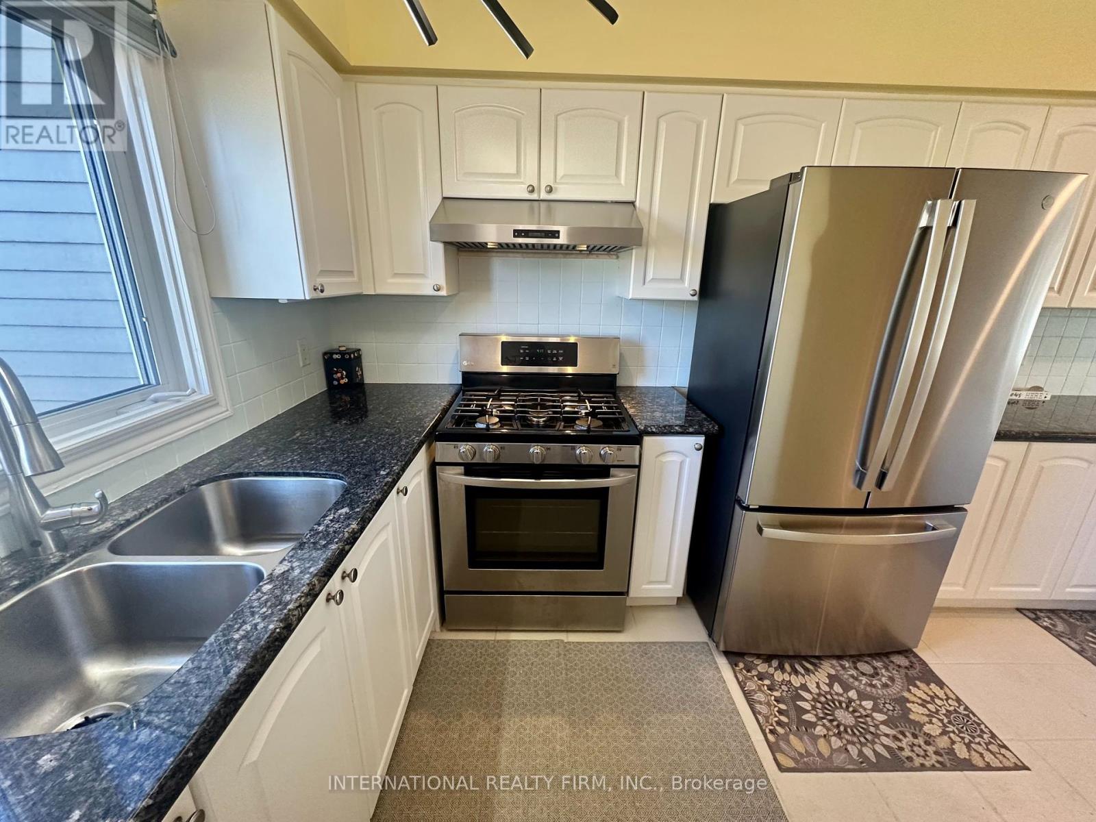 35 Cranberry Surf, Collingwood, Ontario  L9Y 5C4 - Photo 5 - S12448534