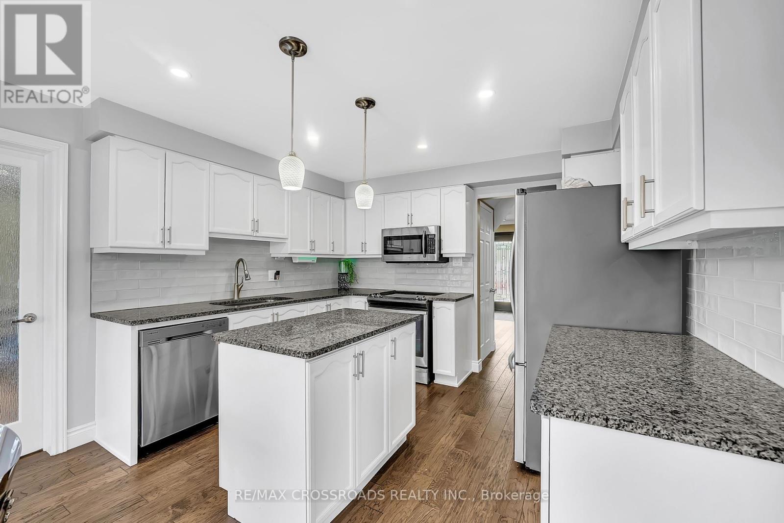75 Barr Crescent, Brampton, Ontario  L6Z 3E3 - Photo 16 - W12448540