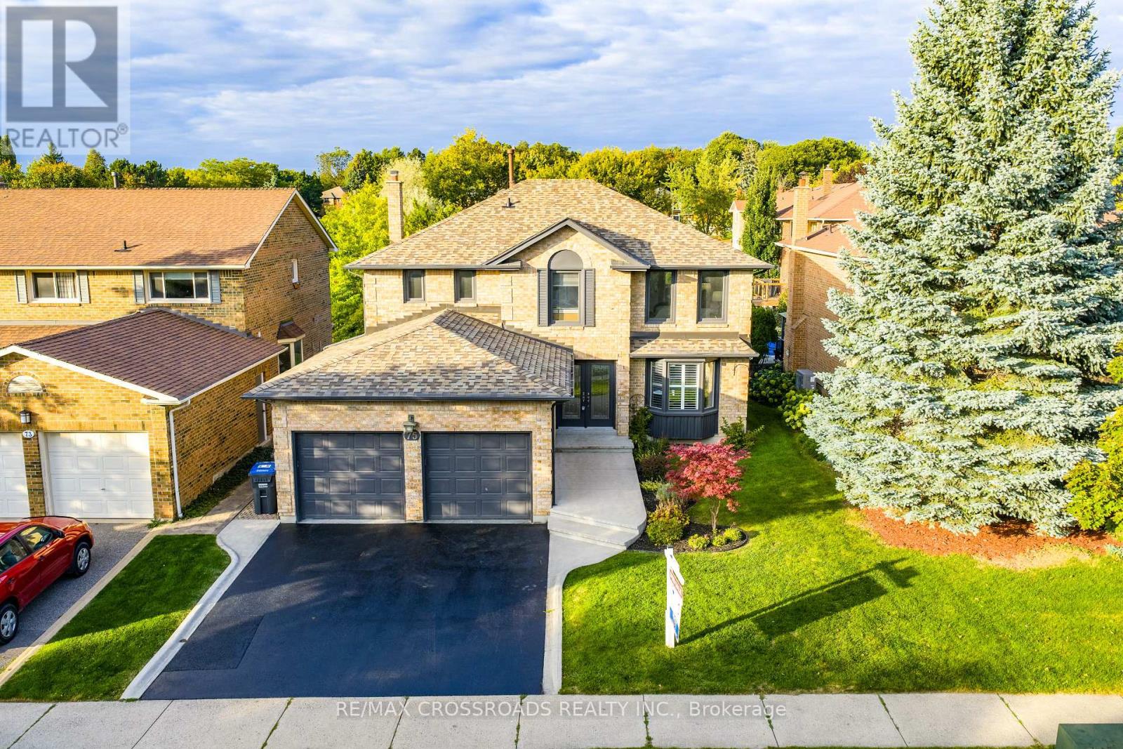 75 Barr Crescent, Brampton, Ontario  L6Z 3E3 - Photo 3 - W12448540