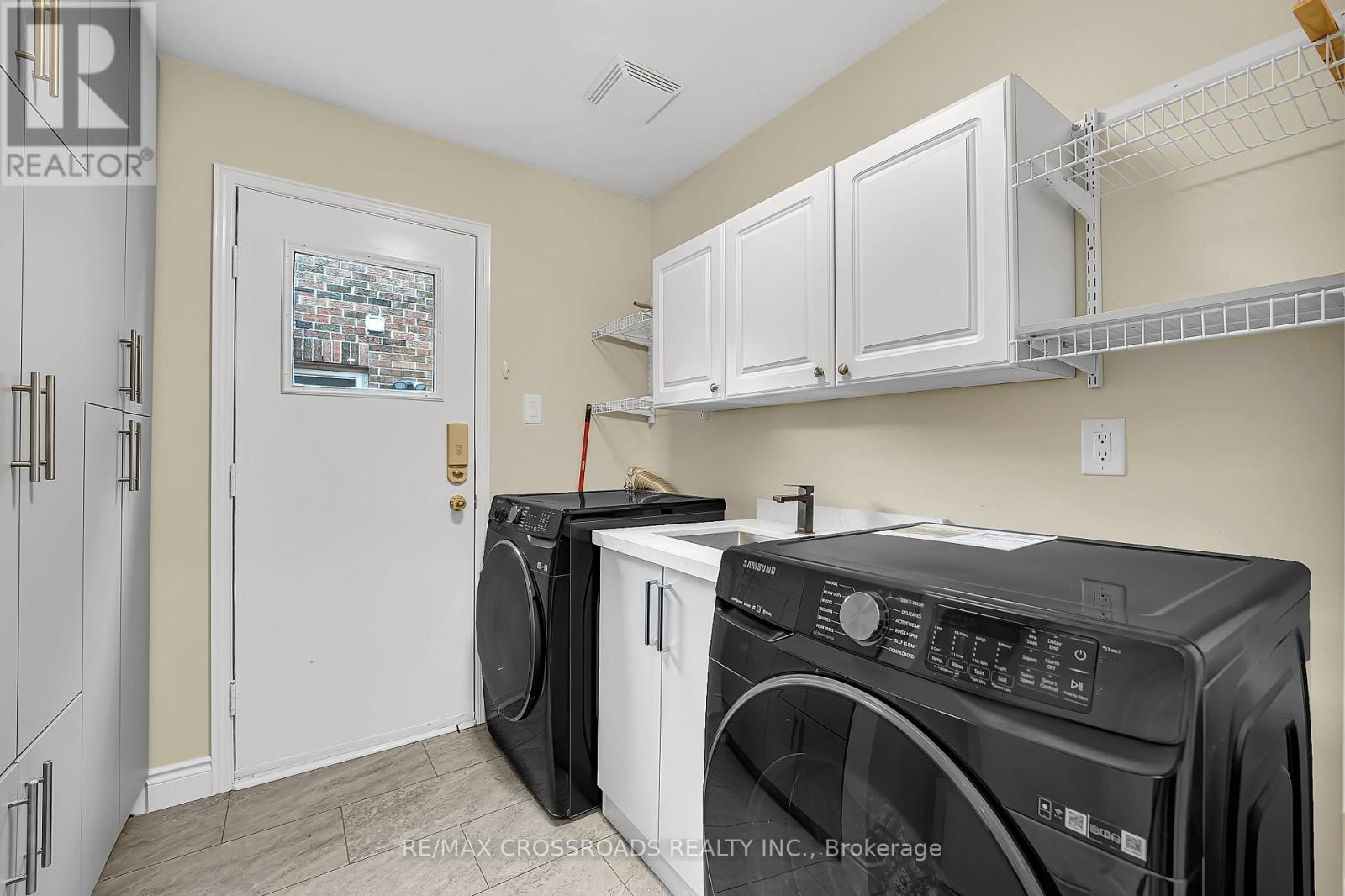 75 Barr Crescent, Brampton, Ontario  L6Z 3E3 - Photo 35 - W12448540
