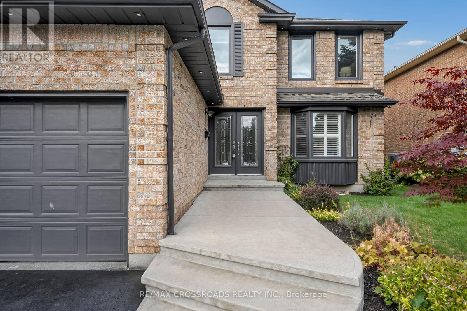 75 Barr Crescent, Brampton, Ontario  L6Z 3E3 - Photo 4 - W12448540