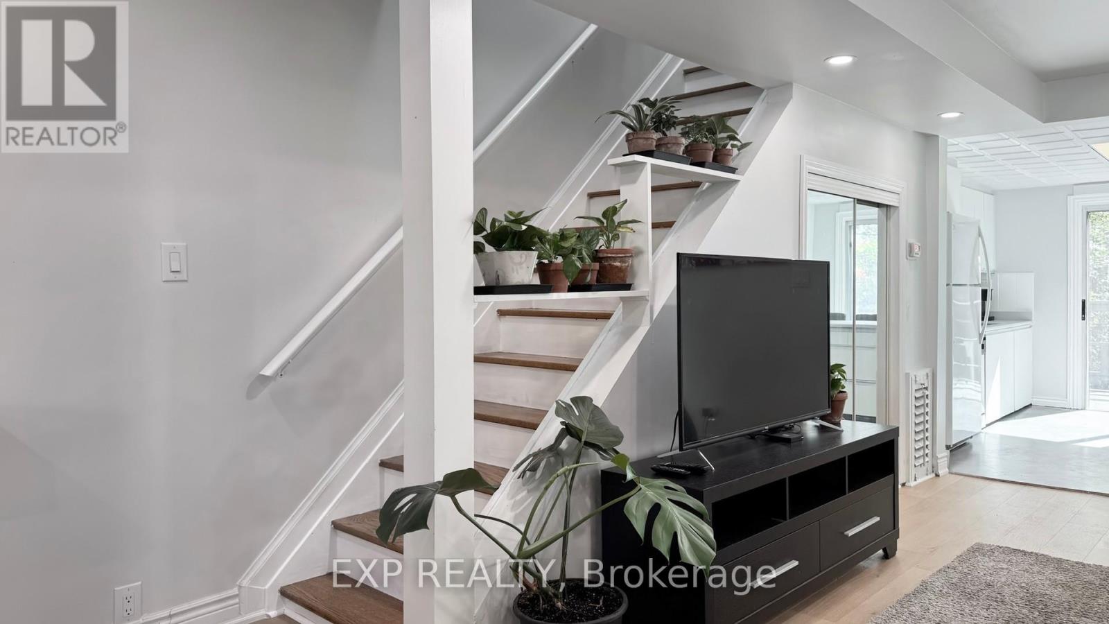 59 Vanevery Street, Toronto, Ontario  M8V 1Y5 - Photo 11 - W12448549